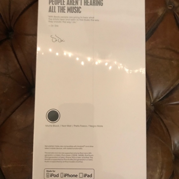 BNIB BeatsSolo3 Wireless Headphones Matte Black - Picture 3 of 3